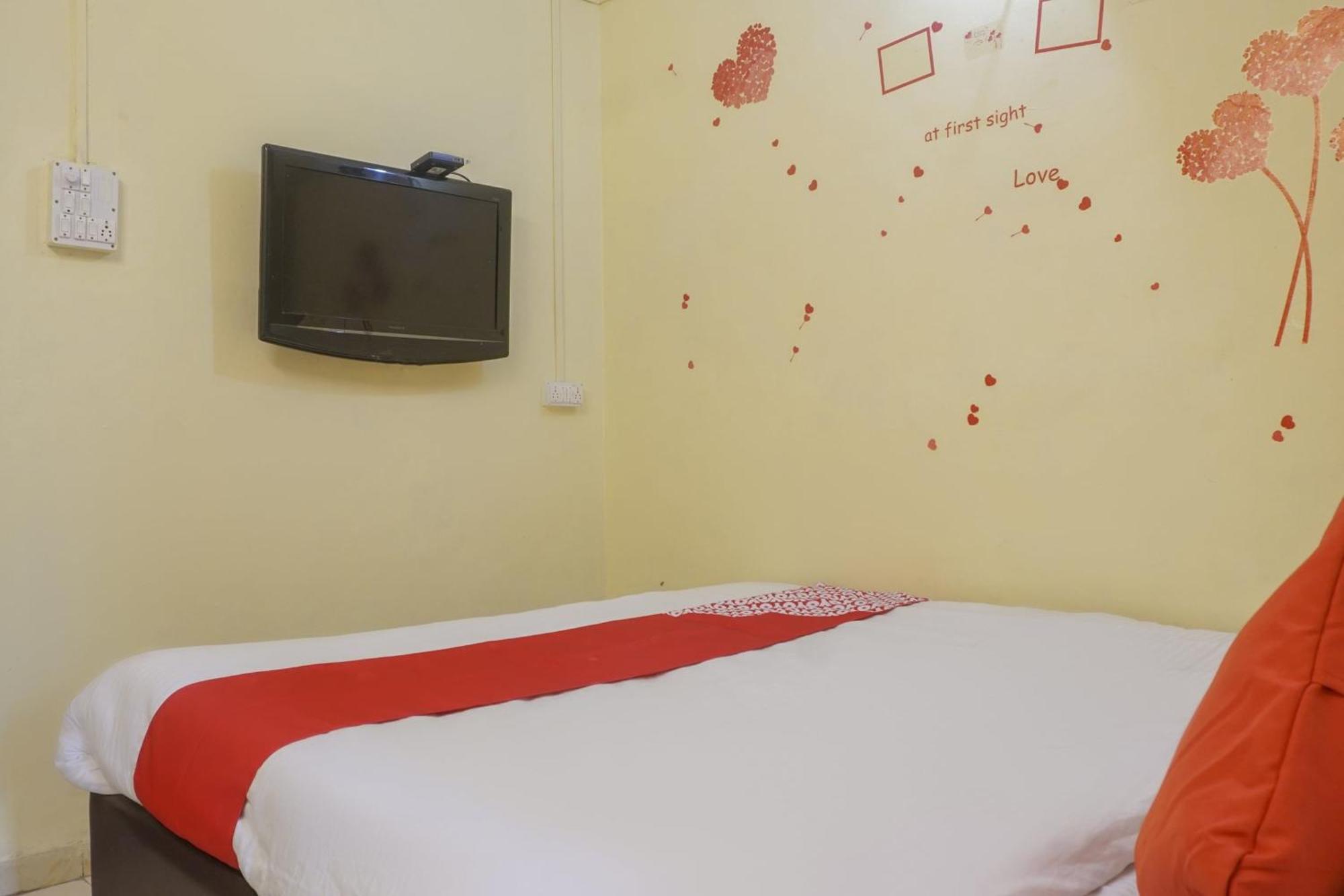 Hotel O R K Hotel Pimpri-Chinchwad Extérieur photo
